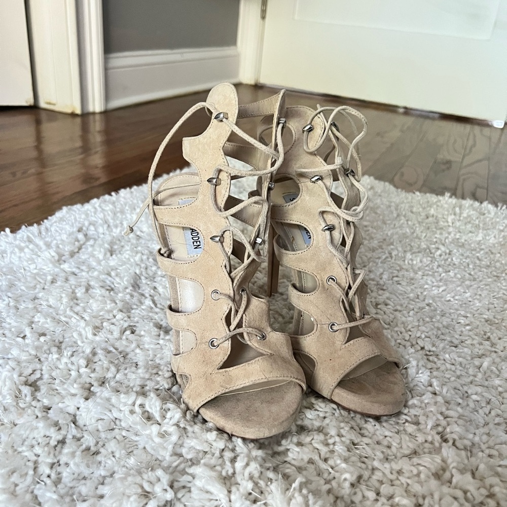STEVE MADDEN Lace Up Tan Suede Heels